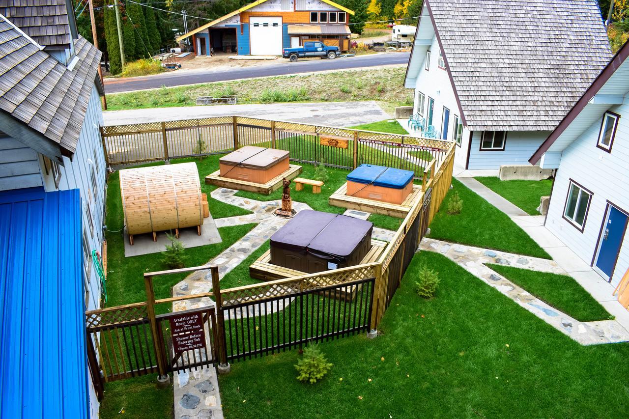 Peaks Lodge Ревелстоук Екстериор снимка