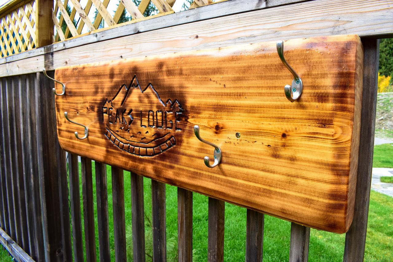 Peaks Lodge Ревелстоук Екстериор снимка